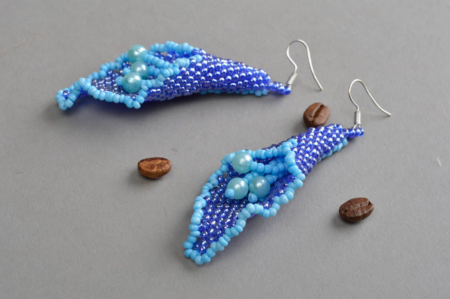 Серьги из бисера и бусин плетеные ручной работы авторские синие с голубым фото 1