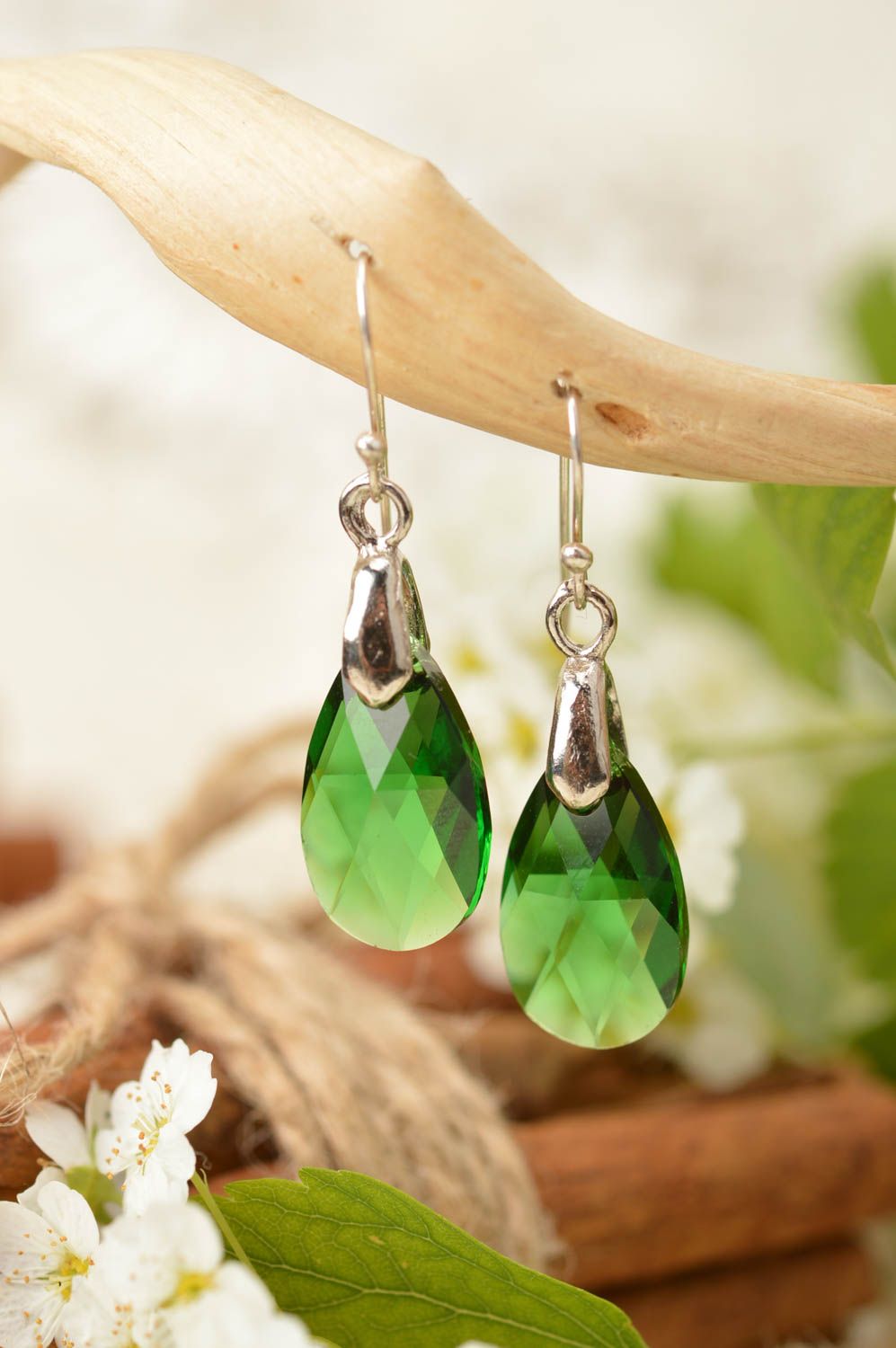 Boucles d'oreilles pendantes vertes avec cristaux autrichiens faites main photo 1