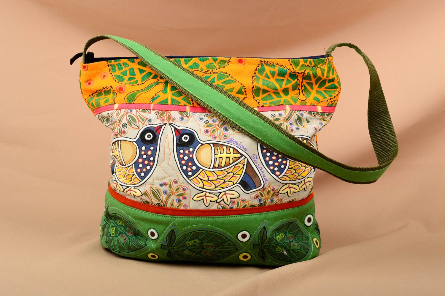 Яркая модная сумка ручной работы сумка через плечо текстильная сумка батик фото 1