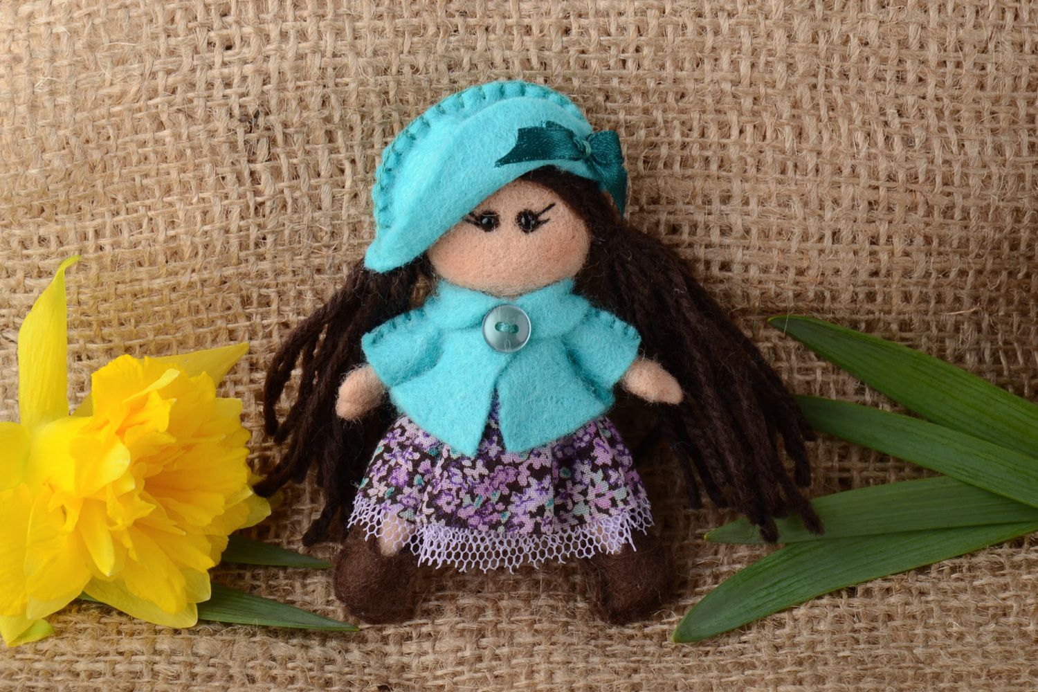 Homemade felted wool brooch toy for girl photo 1