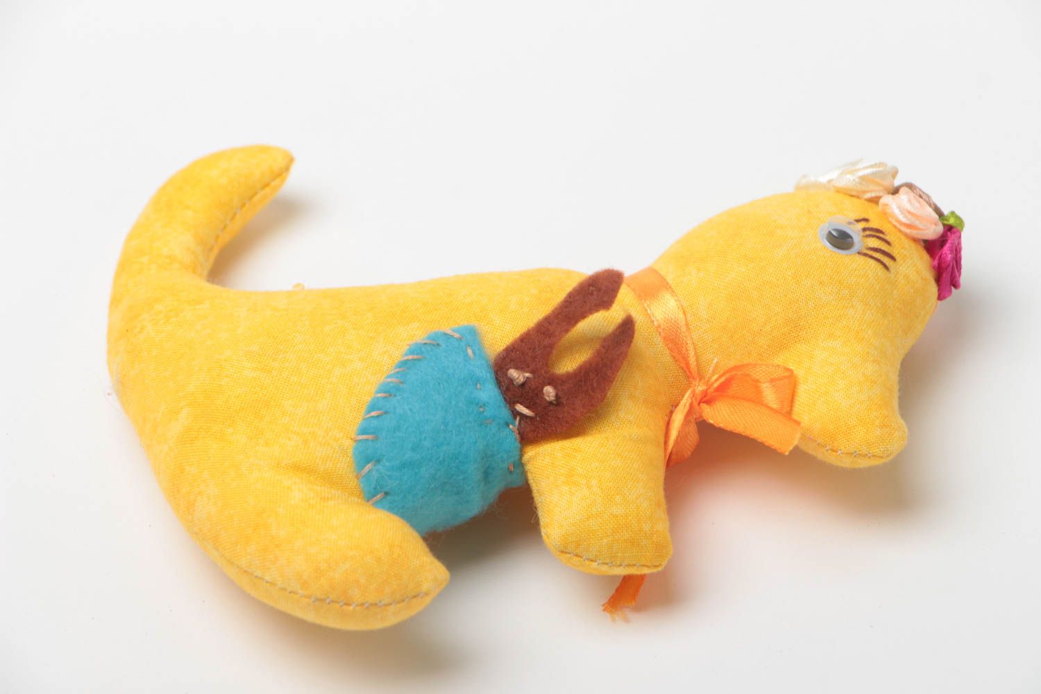 Мягкая игрушка кенгуру из ткани желтая ручной работы маленькая симпатичная фото 2