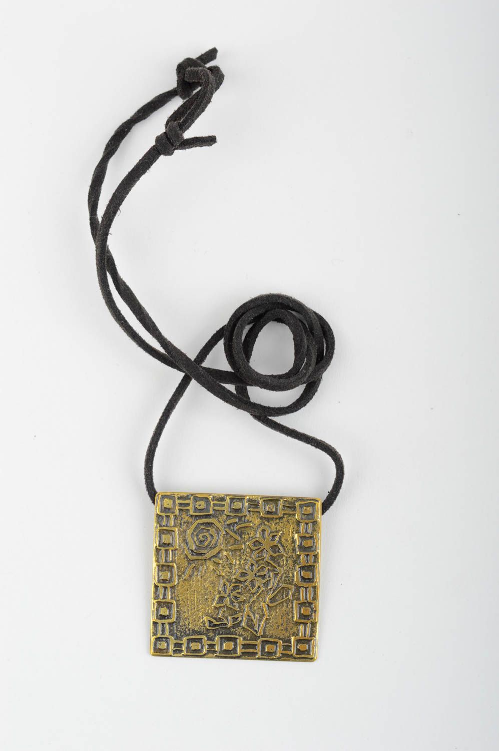 Бижутерия из металла ручной работы подвеска на шею украшение из латуни фото 2