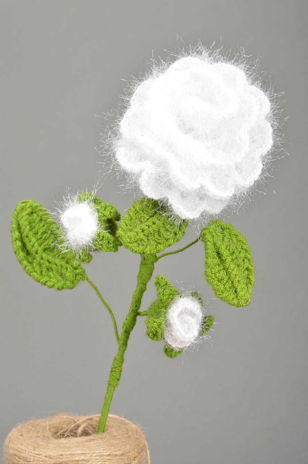 Fleur en tissu faite main tricotée en fils acryliques Rose blanche décoration photo 5