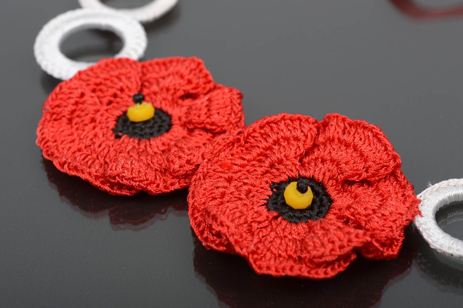 Collier tricot Bijou fait main Cadeau femme perles tchèques fleurs rouges photo 2