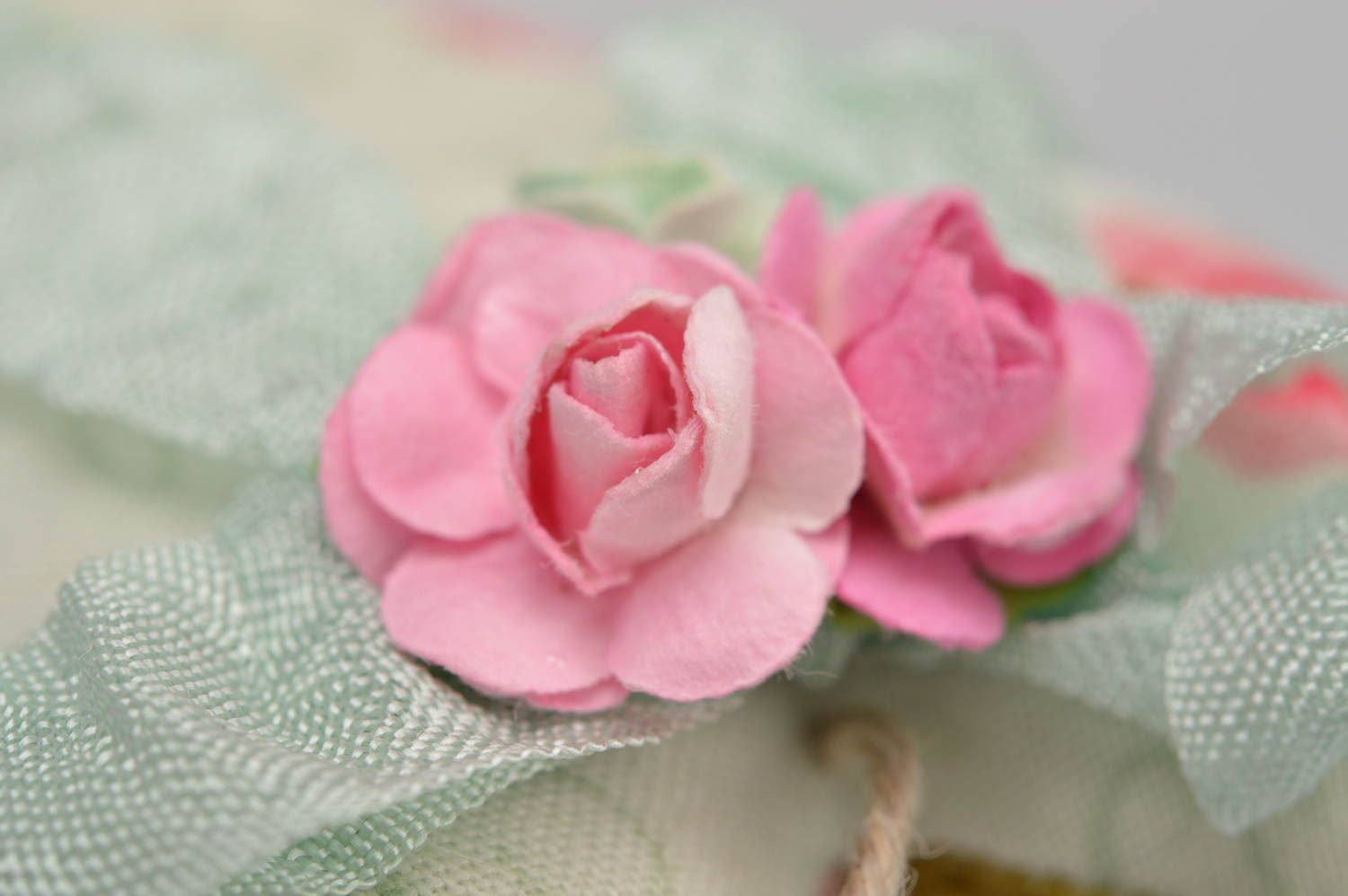 Suspension décorative cœur petite en tissu faite main bleu ciel avec fleurs photo 4