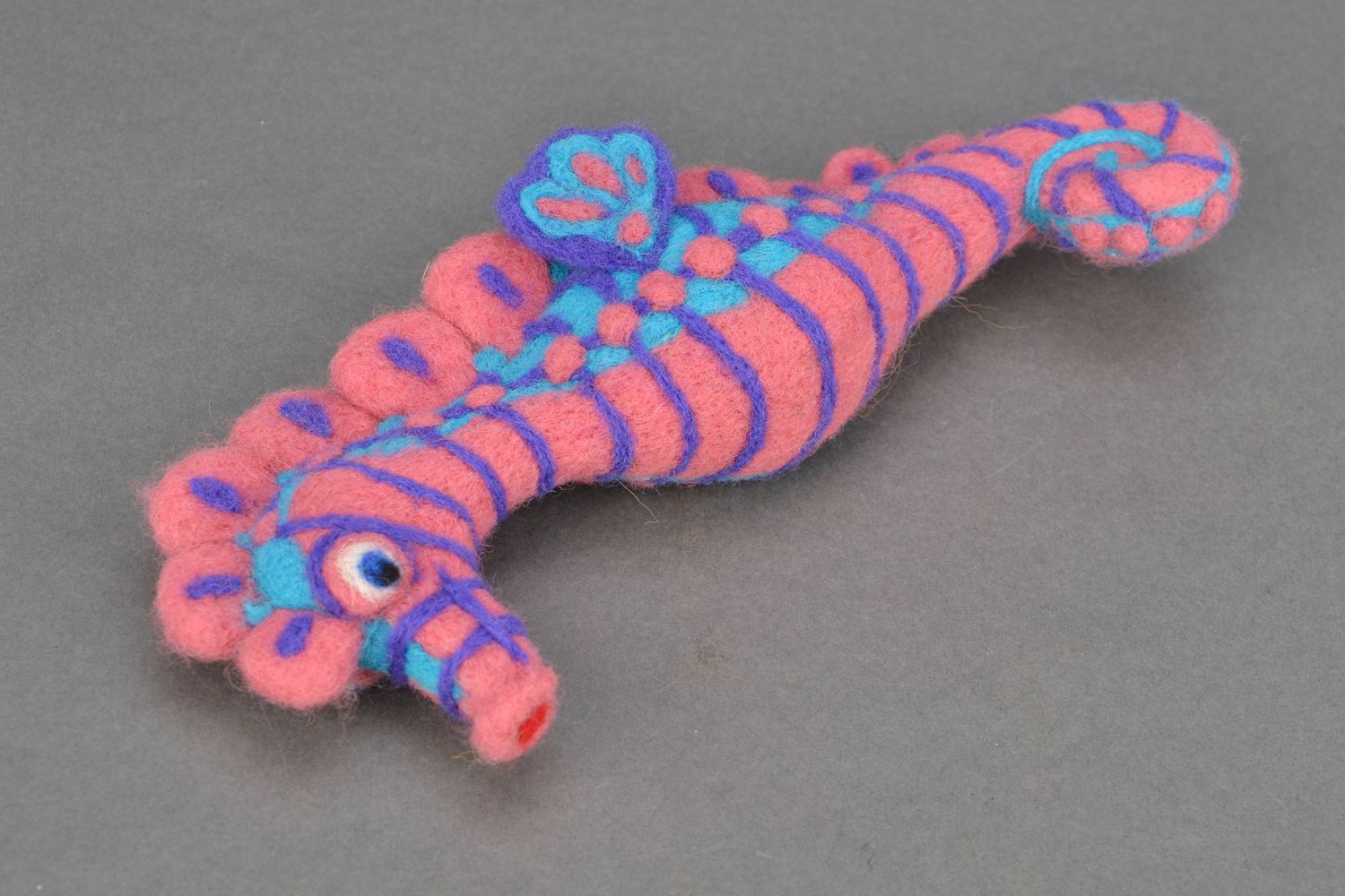 Оригинальная валяная игрушка для ребенка Морской конек фото 3