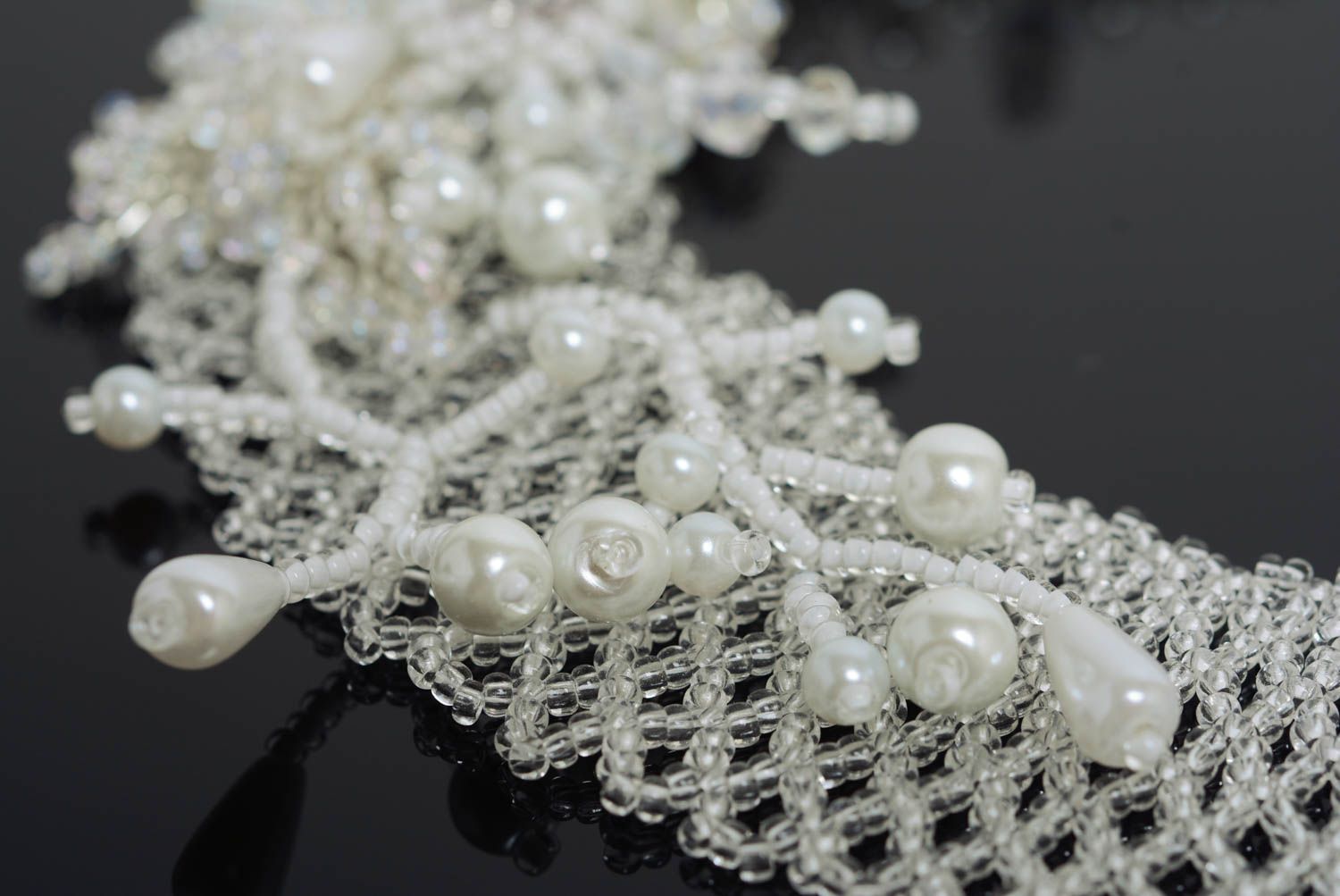 Свадебный комплект украшений из бисера колье и серьги с бусинами и кристаллами ручной работы фото 4