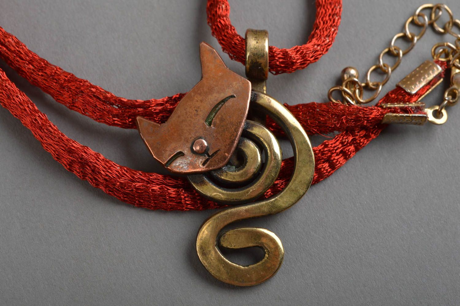 Handmade pendant in shape of cat made of brass using forging technique on lace photo 3