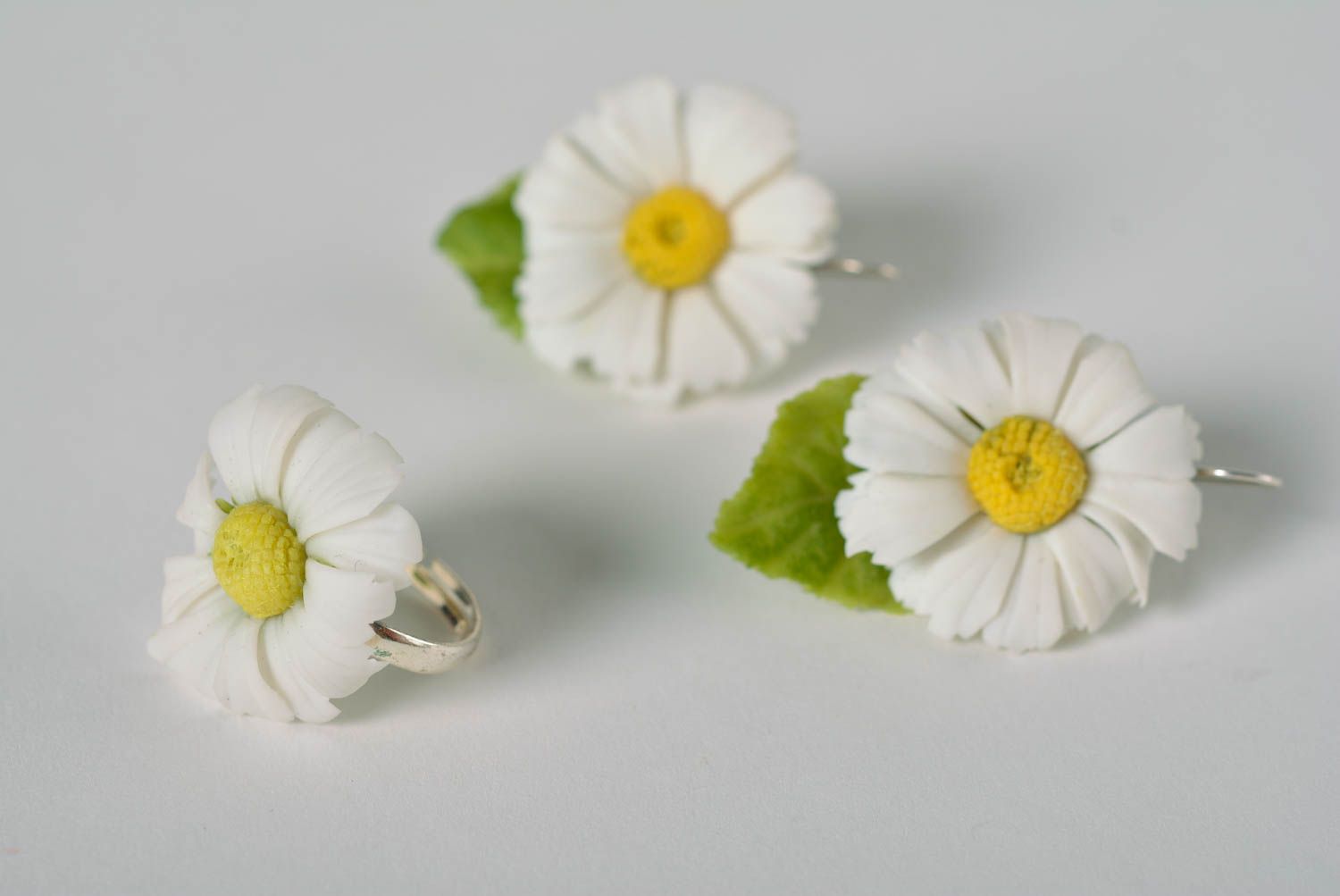 Handmade Schmuck Set Ring und Ohrringe aus Polymerton für Damen Kamillen foto 1