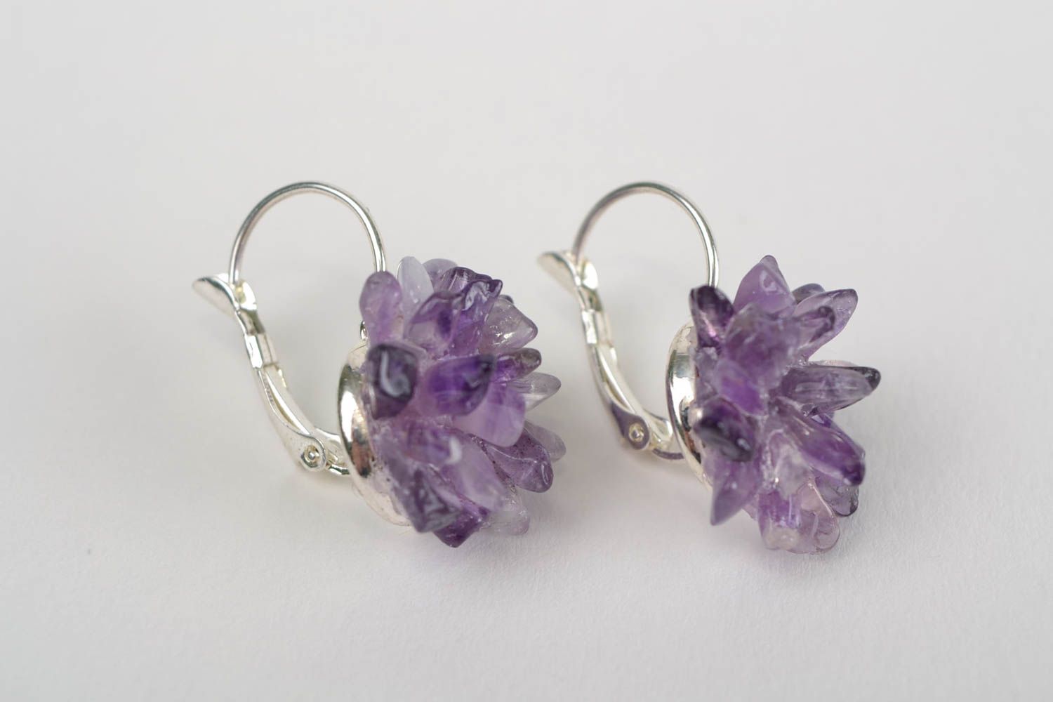 Lilac beautiful handmade earrings with amethyst stones in the shape of flowers photo 3