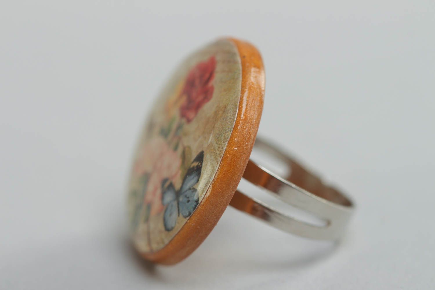Beautiful handcrafted vintage ring made of glass glaze with flower print photo 2