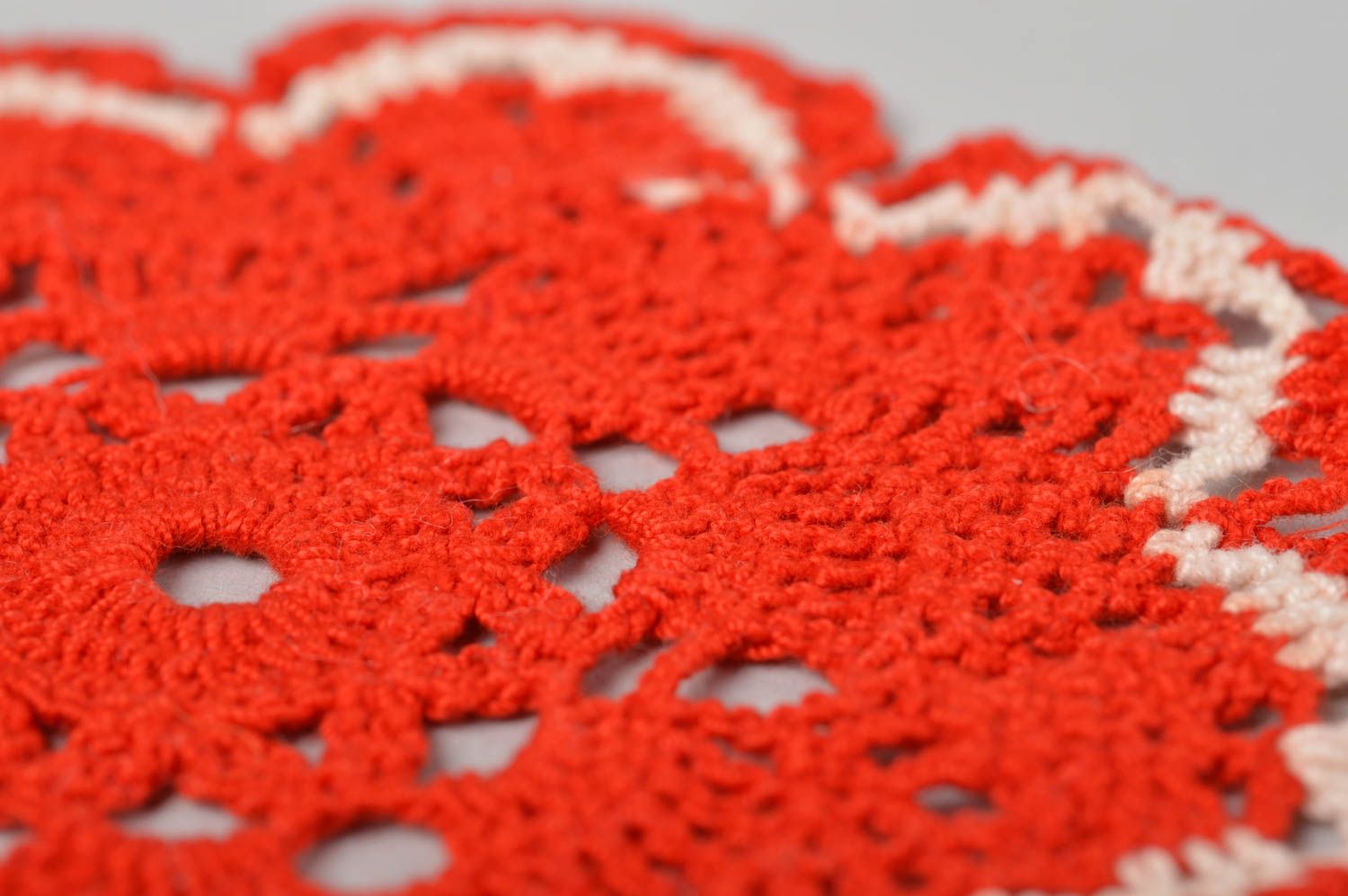 Petit napperon au crochet rouge fait main en fils de coton Décoration maison photo 4