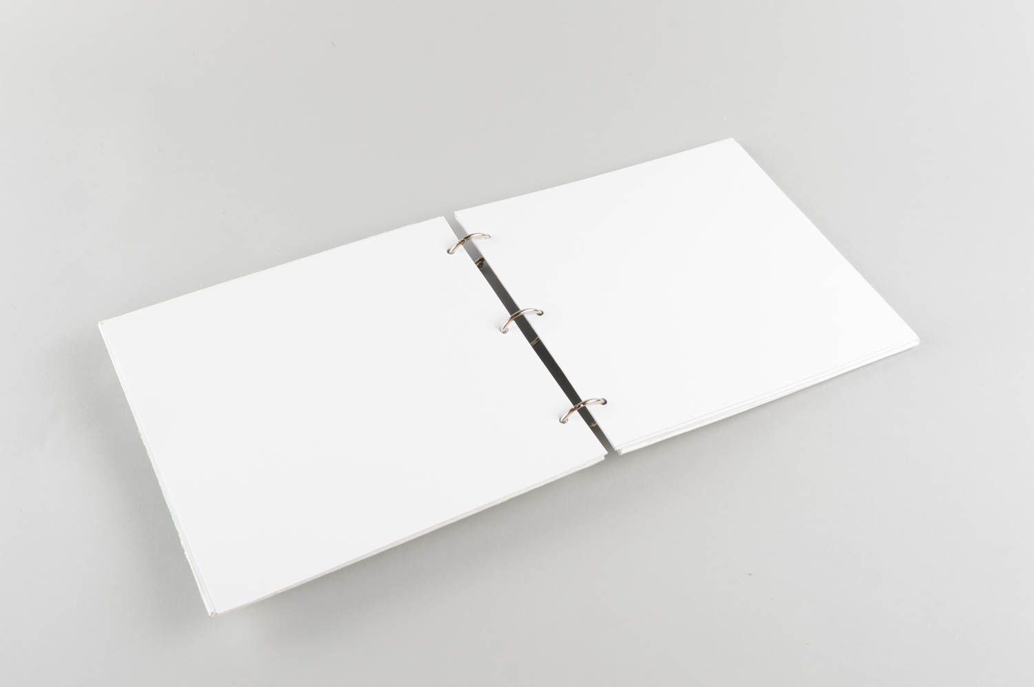 Handgemachtes Hochzeitsgästebuch aus Papier Scrapbooking Technik künstlerisch foto 3