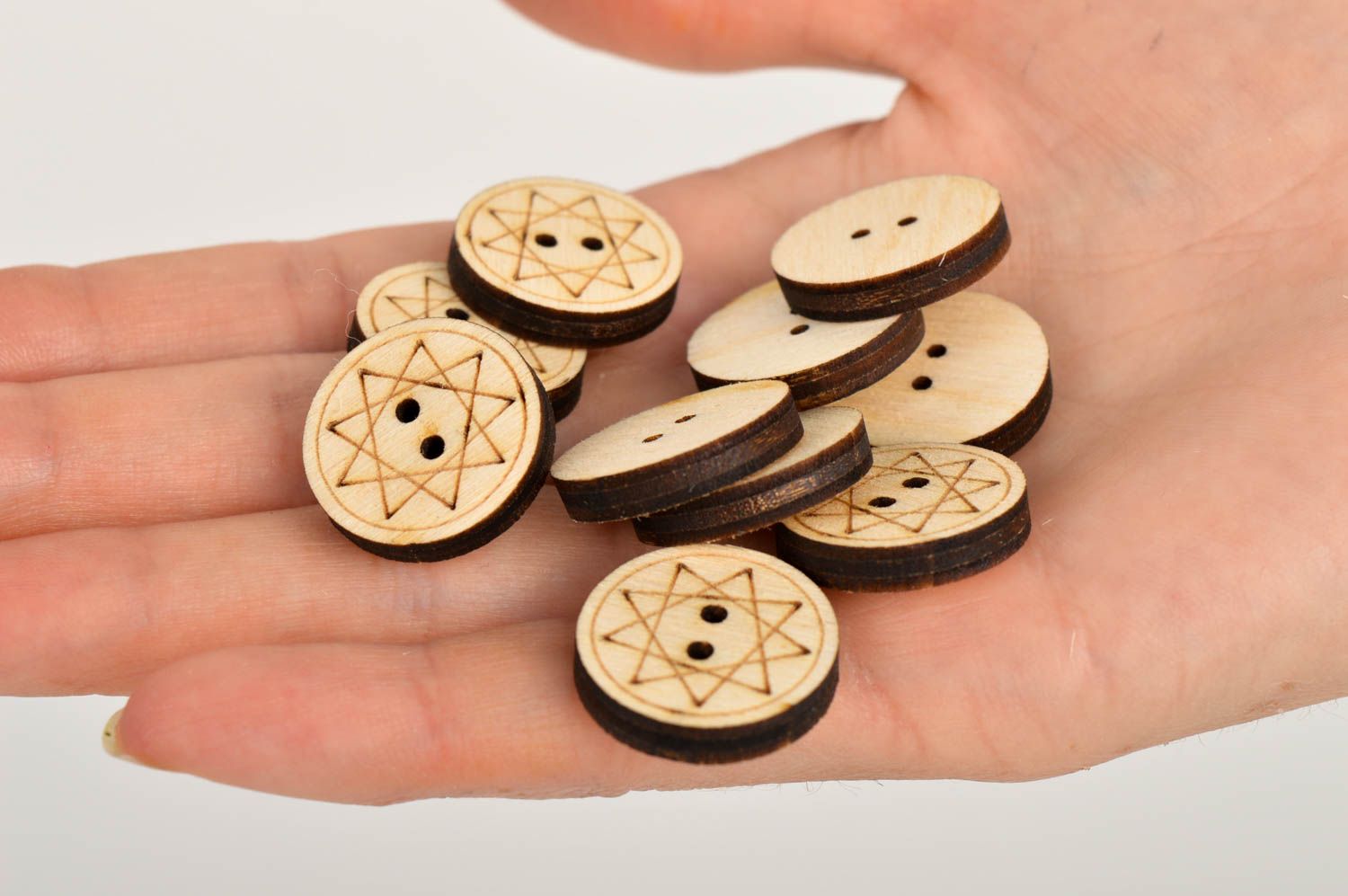 Botones de madera hechos a mano estilosos regalo original accesorios de moda foto 2