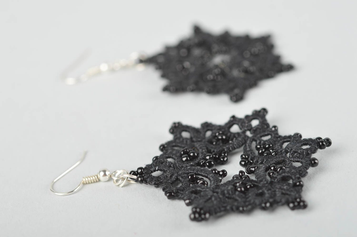 Schwarze Ohrringe handmade Modeschmuck Ohrhänger schöne Ohrringe für Damen  foto 3