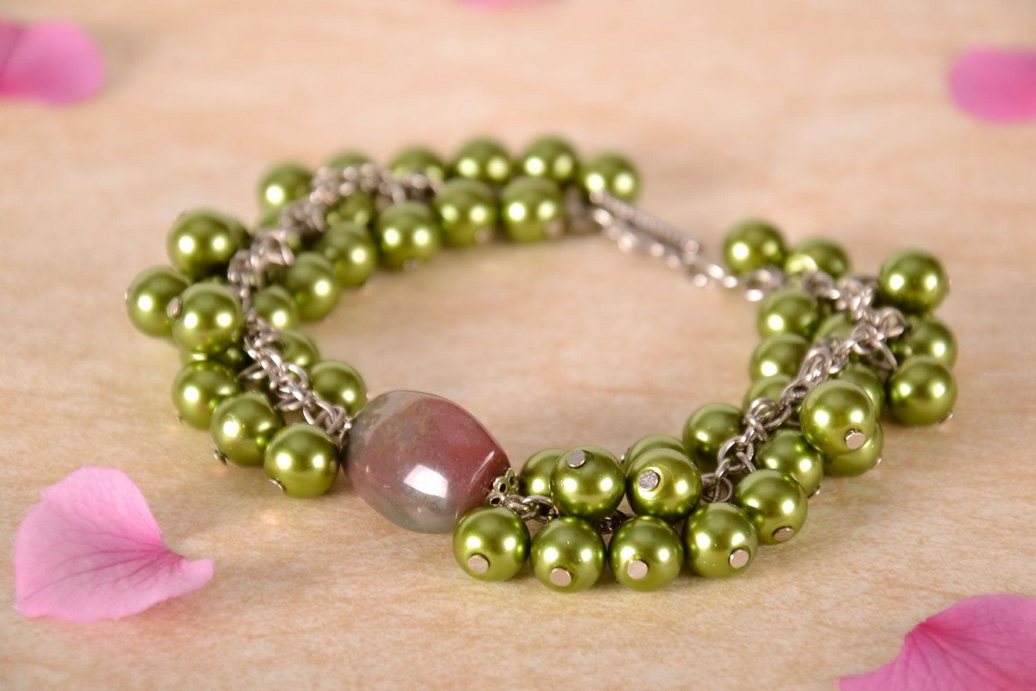 Bracelet made from ceramic pearls photo 1