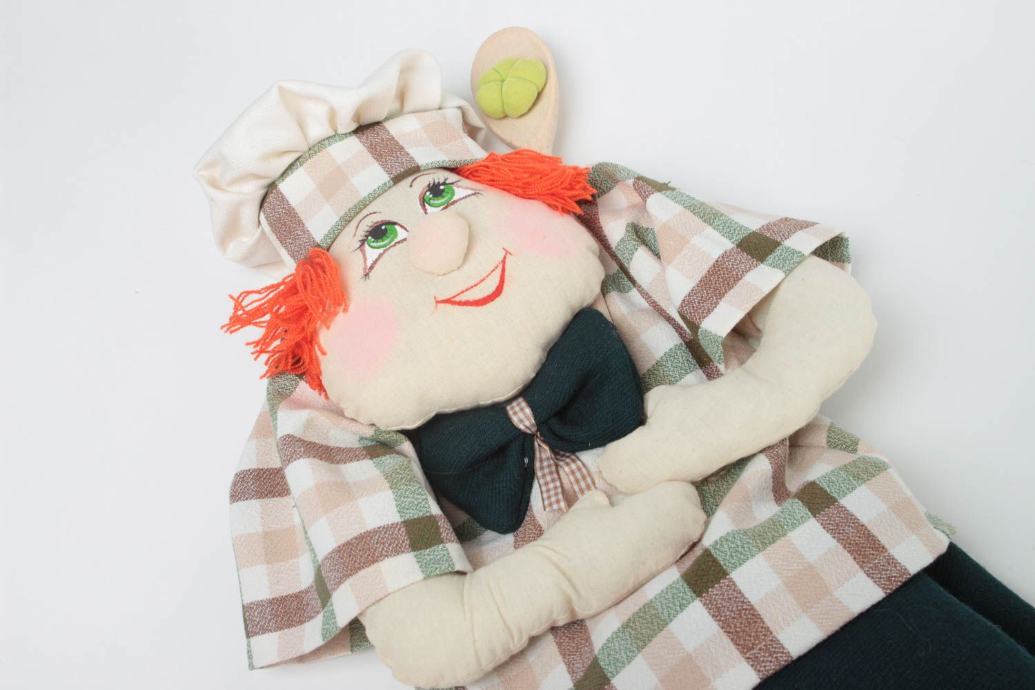 Милая интерьерная кукла из ткани с росписью для хранения пакетов ручная работа фото 3