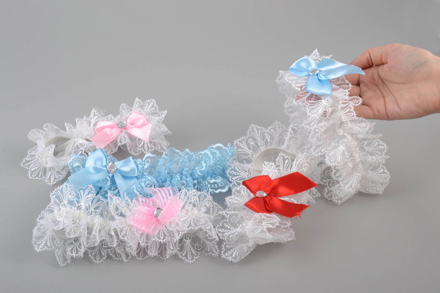 Handmade Hochzeit Strumpfbänder Set 5 Stück aus Atlas und Gipüre in Weiß Blau foto 5