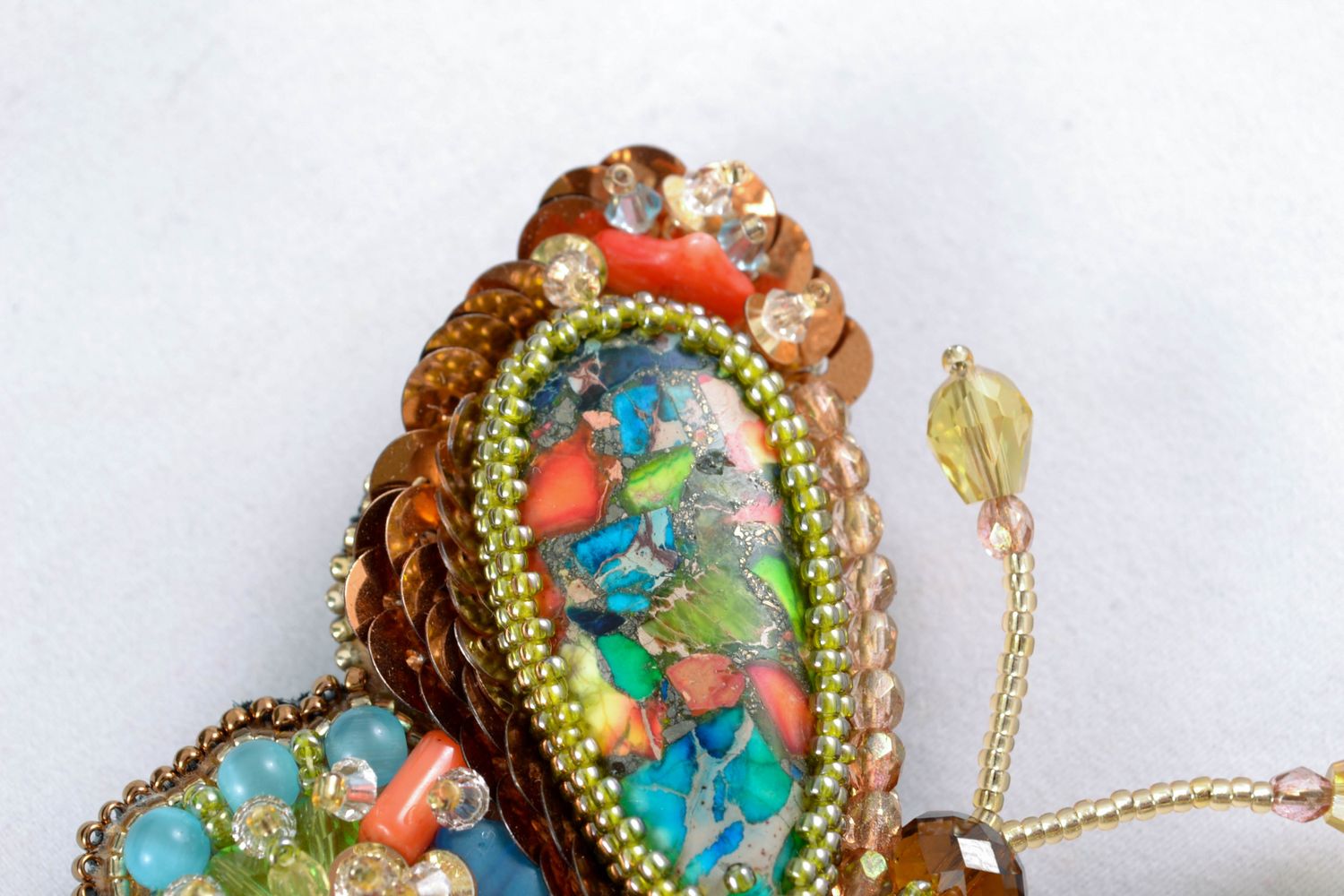 Broche avec broderie en perles de rocaille et pierres naturelles Aurinia photo 3