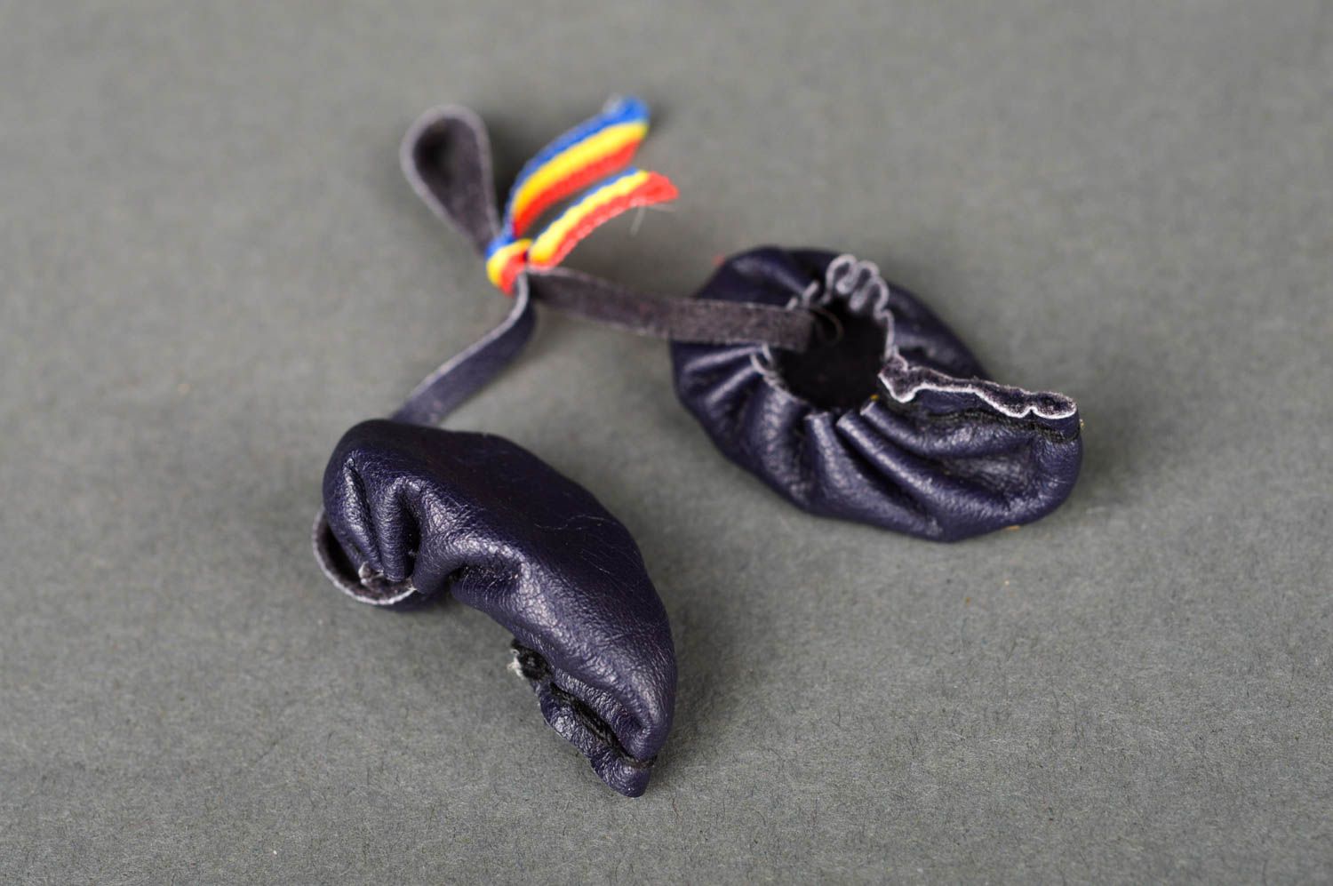 Llavero hecho a mano de cuero accesorio para llaves o móvil souvenir original  foto 5