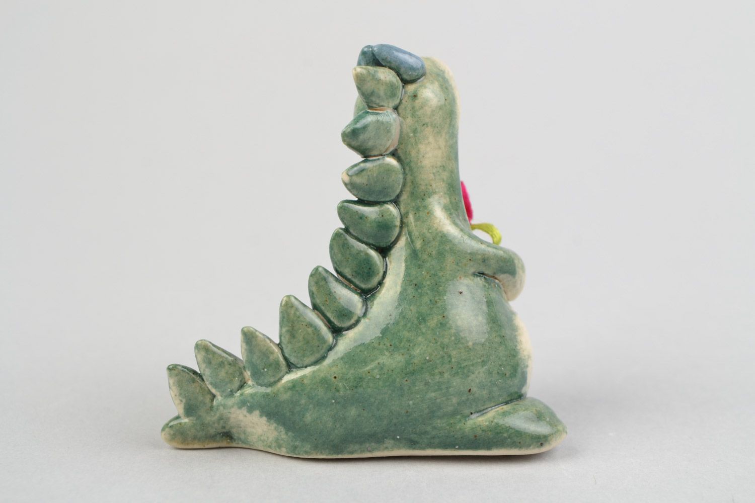 Авторская расписанная глазурью глиняная фигурка дракона с цветком ручной работы фото 4