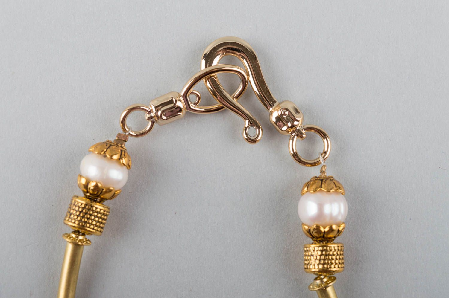 Ожерелье из жемчуга и агата на латунной основе красивое женское авторское фото 3