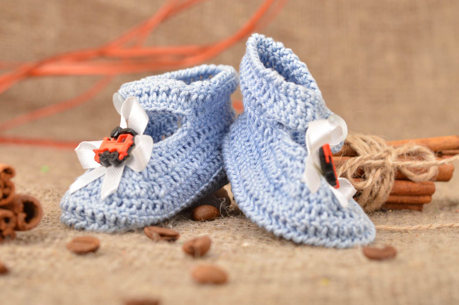 Handmade booties for babies made of natural cotton with beautiful bows photo 1