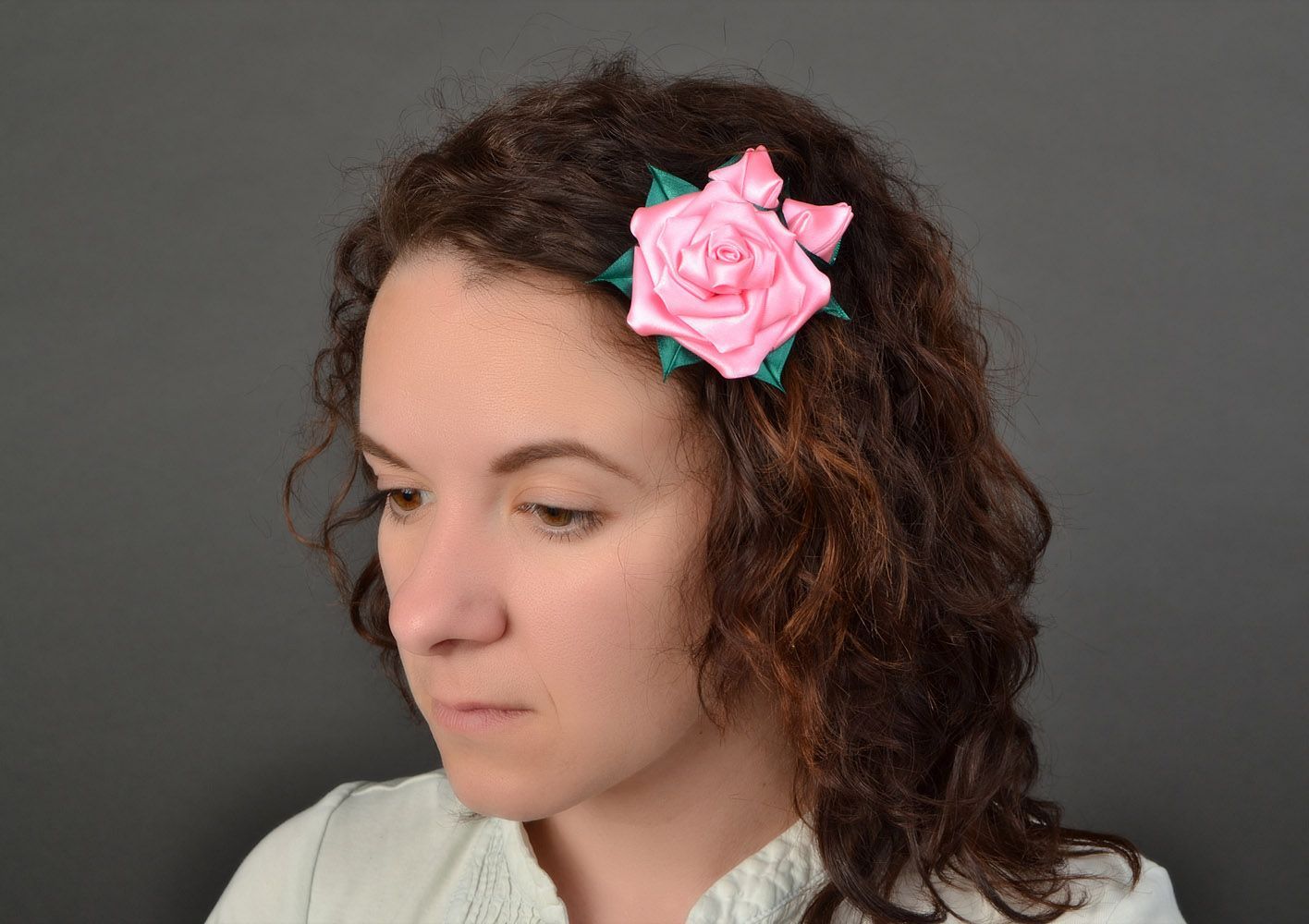Brosche Haarspange aus Satinband Rose  foto 1