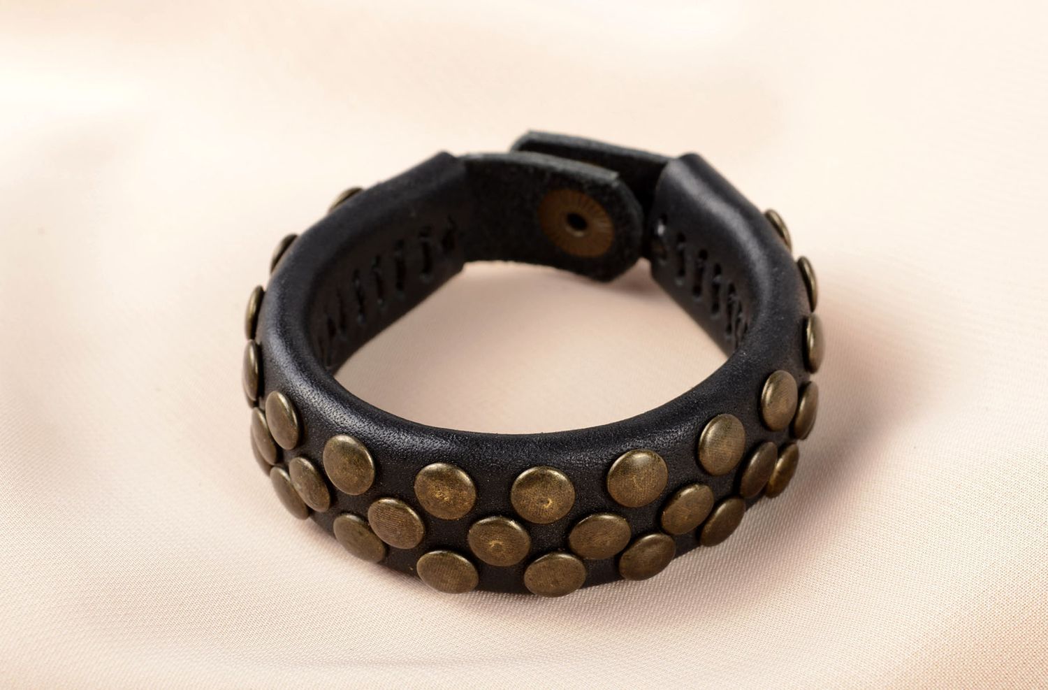 Bracelet en cuir naturel Bijou fait main unisexe avec rivets Cadeau original photo 5