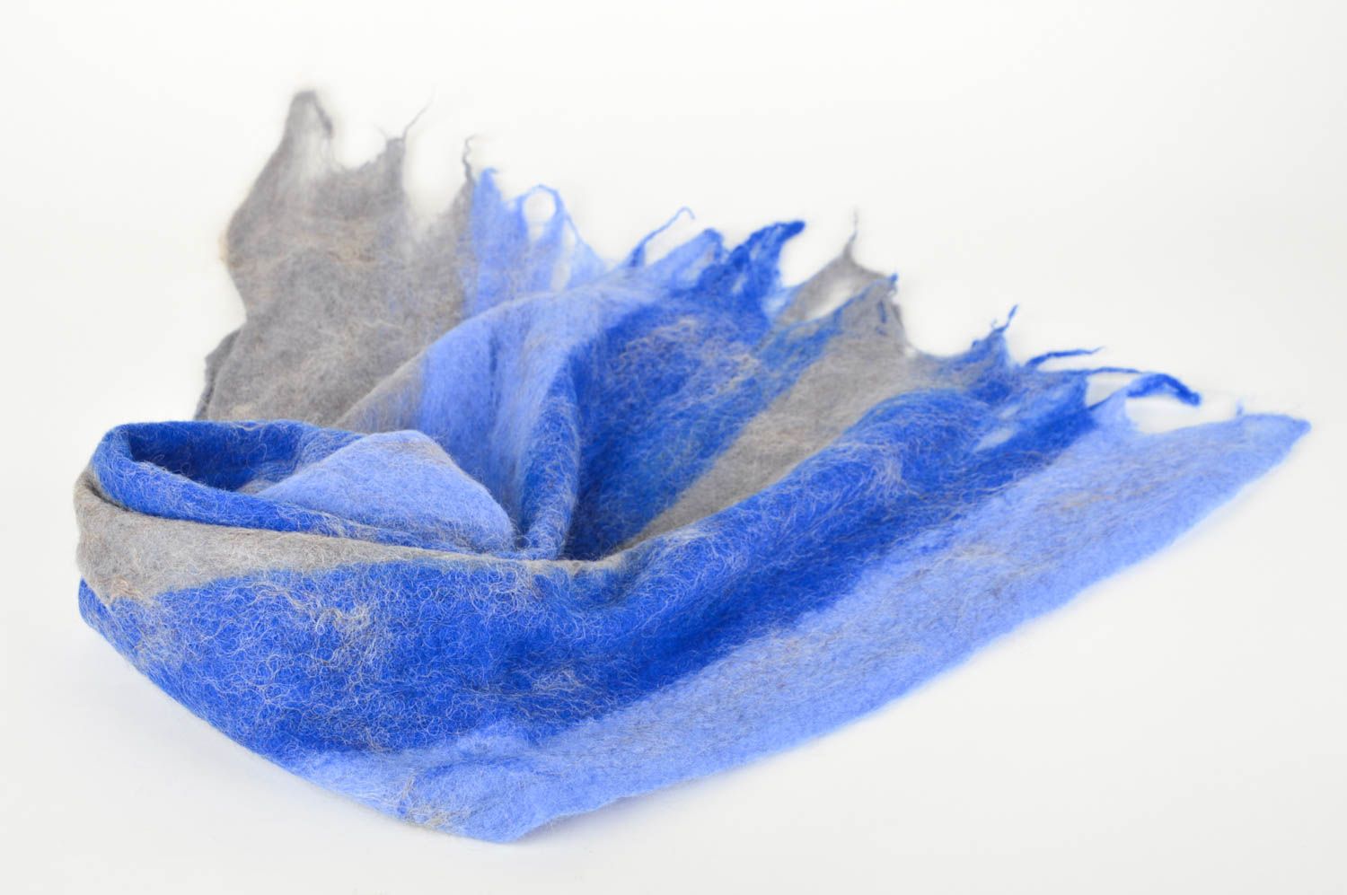 Женский шарф палантин ручной работы валяный палантин сине-серый в полоску фото 2