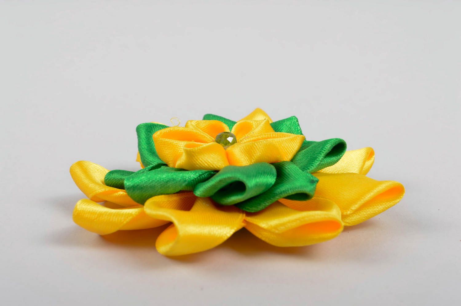 Желтое украшение ручной работы заколка с цветком яркая аксессуар для волос фото 3