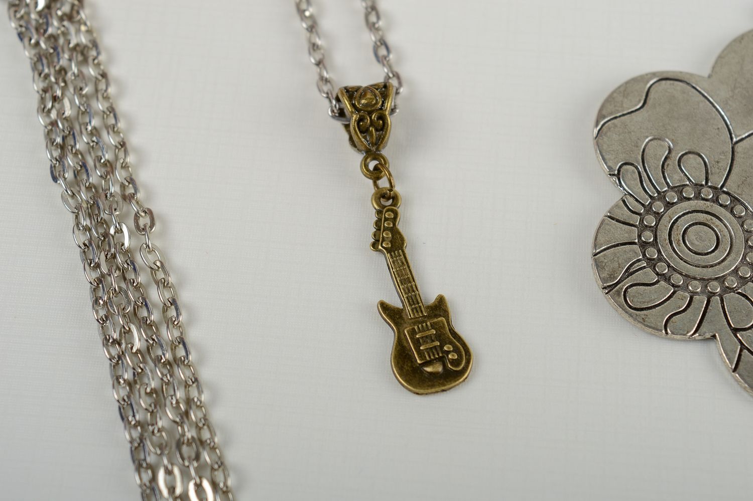 Metal pendant handmade metal jewelry metal accessories guitar pendant for girls photo 1