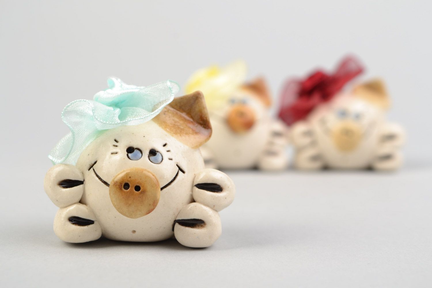 Set of 3 handmade miniature ceramic figurines of pigs painted with glaze photo 3