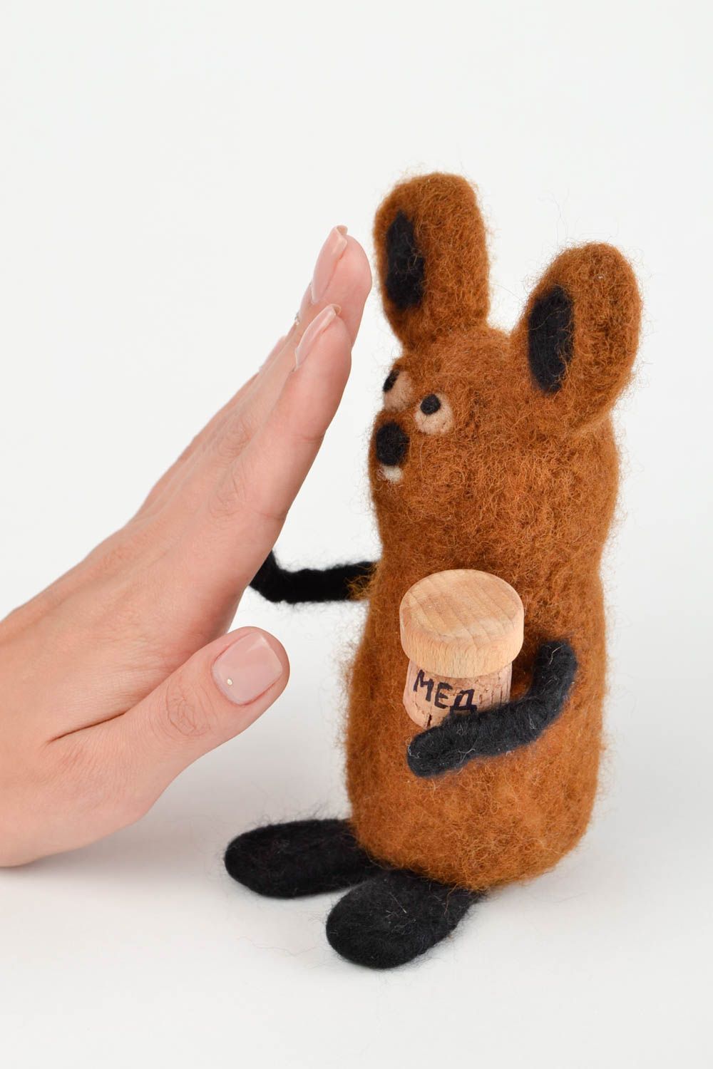 Jouet ours avec miel fait main Peluche en laine feutrée Cadeau pour enfant photo 2