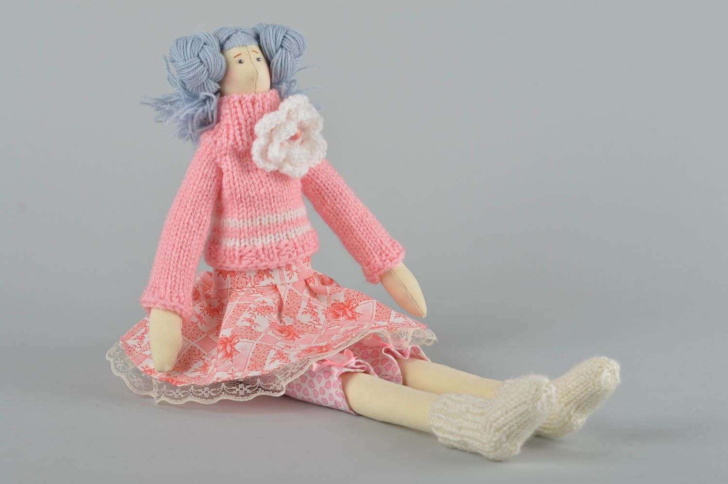 Кукла ручной работы кукла из ткани с голубыми волосами мягкая кукла в розовом фото 3