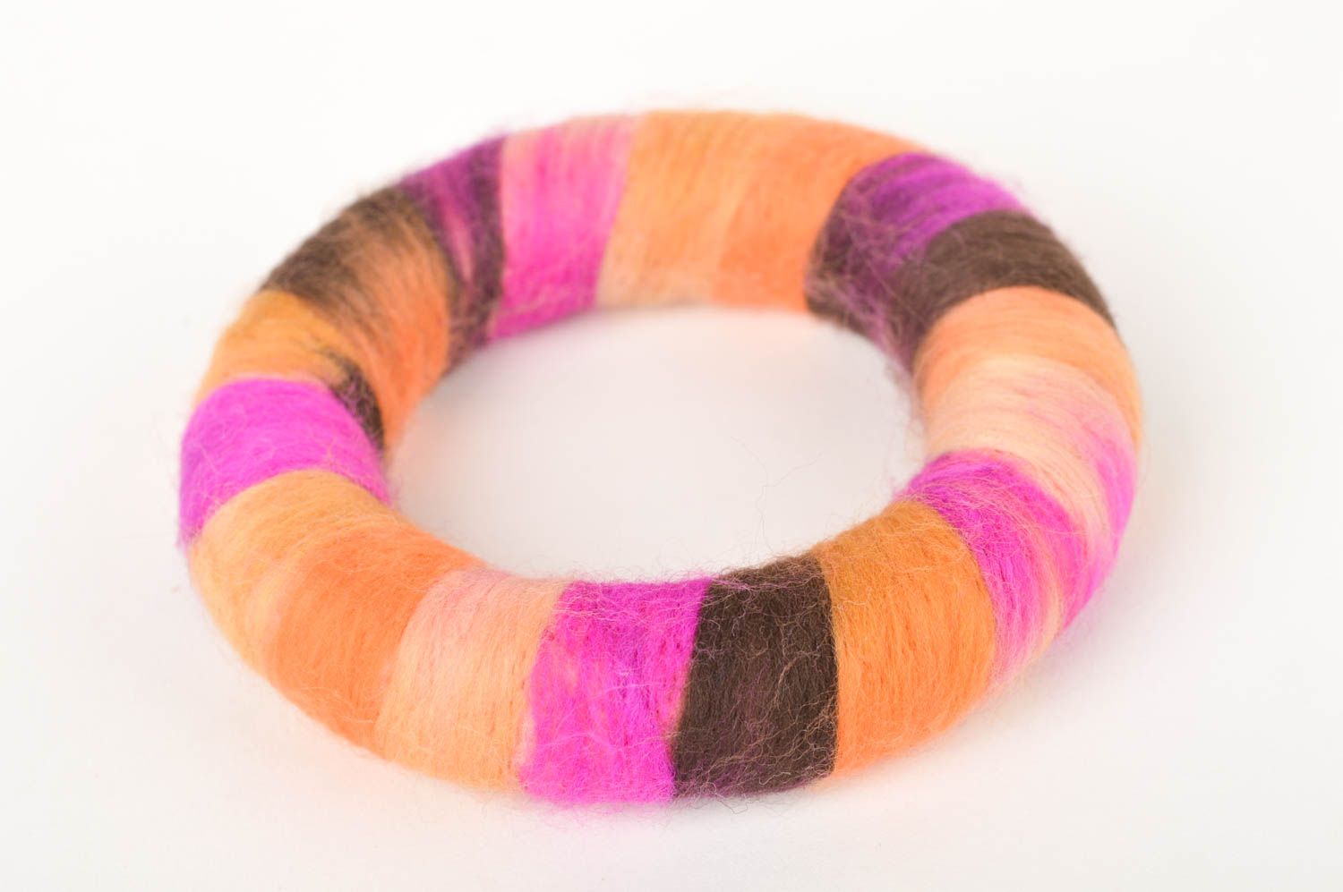 Bracelet fantaisie Bijou fait main multicolore en laine feutrée Accessoire femme photo 1