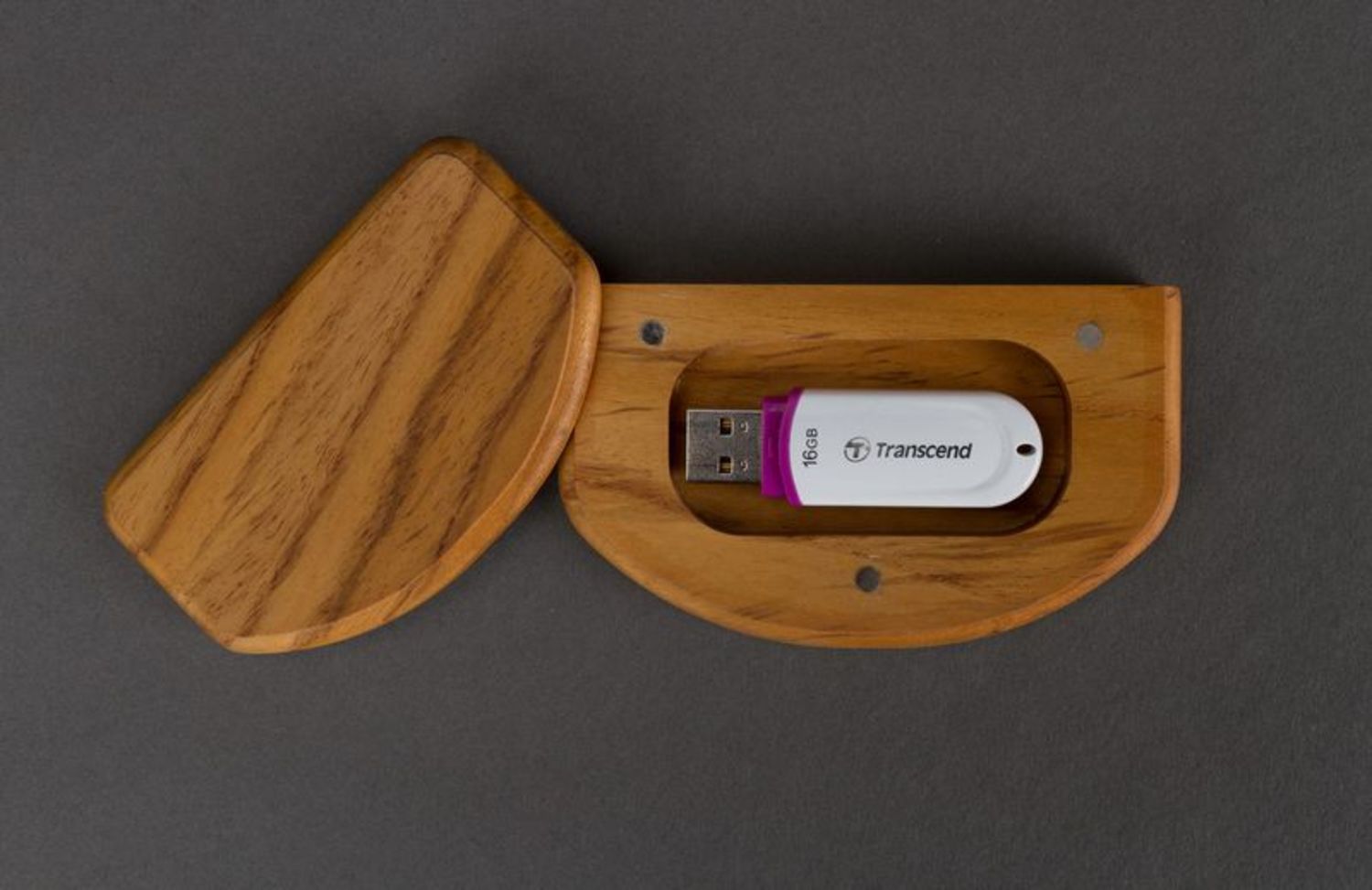 Custodia di legno fatta a mano Custodia per chiavetta USB Scatola per chiavetta foto 3