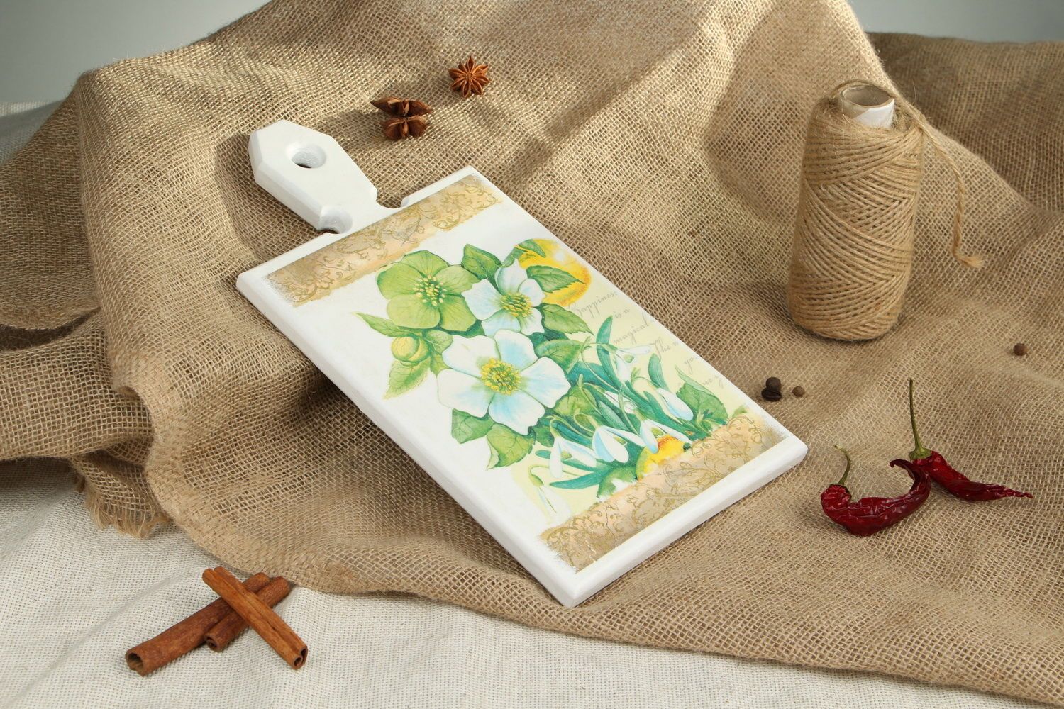 Painel de madeira em forma de uma tábua de cortar Flores foto 1