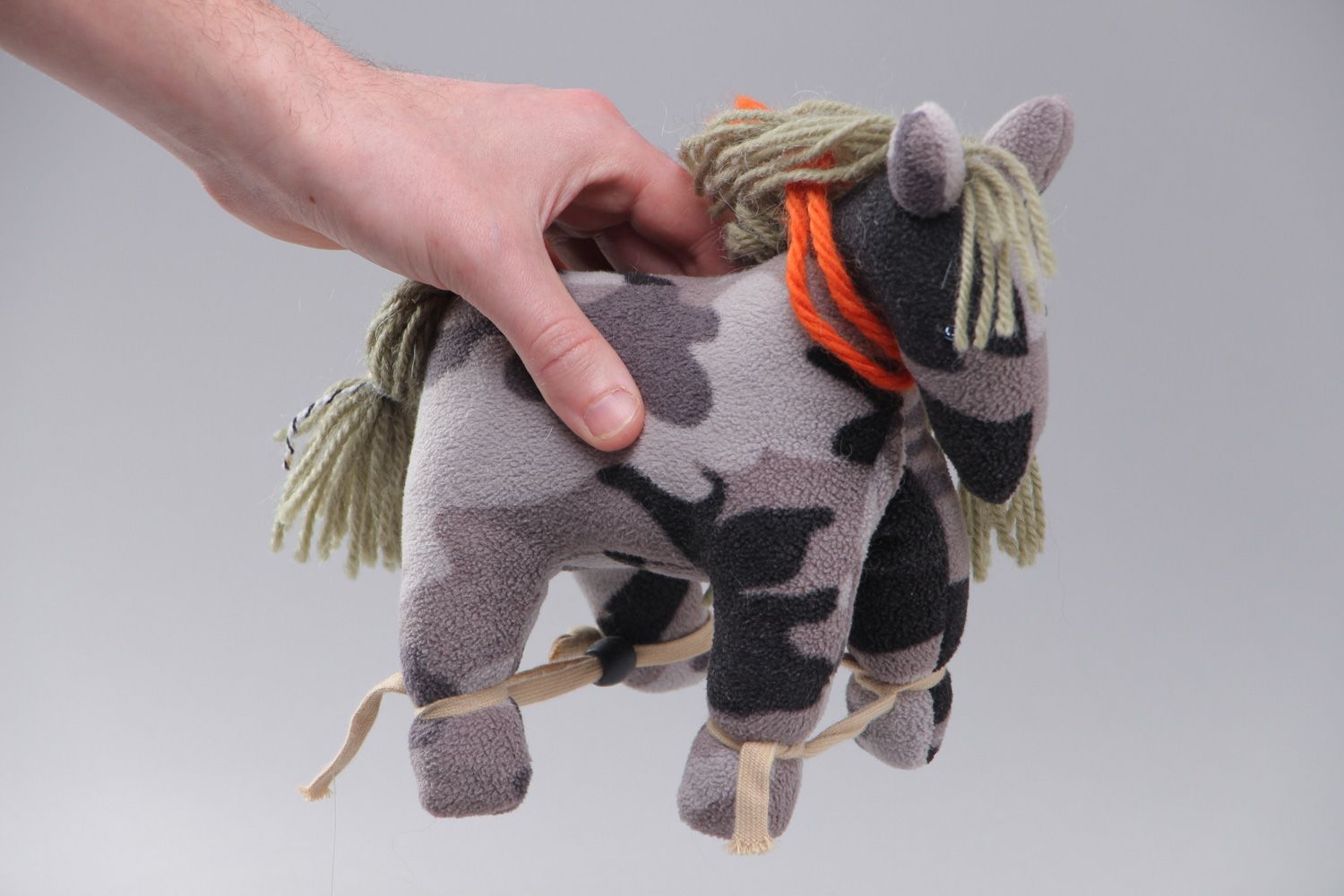 Мягкая игрушка из ткани ручной работы для детей и дома лошадка красивая цвета хаки фото 4