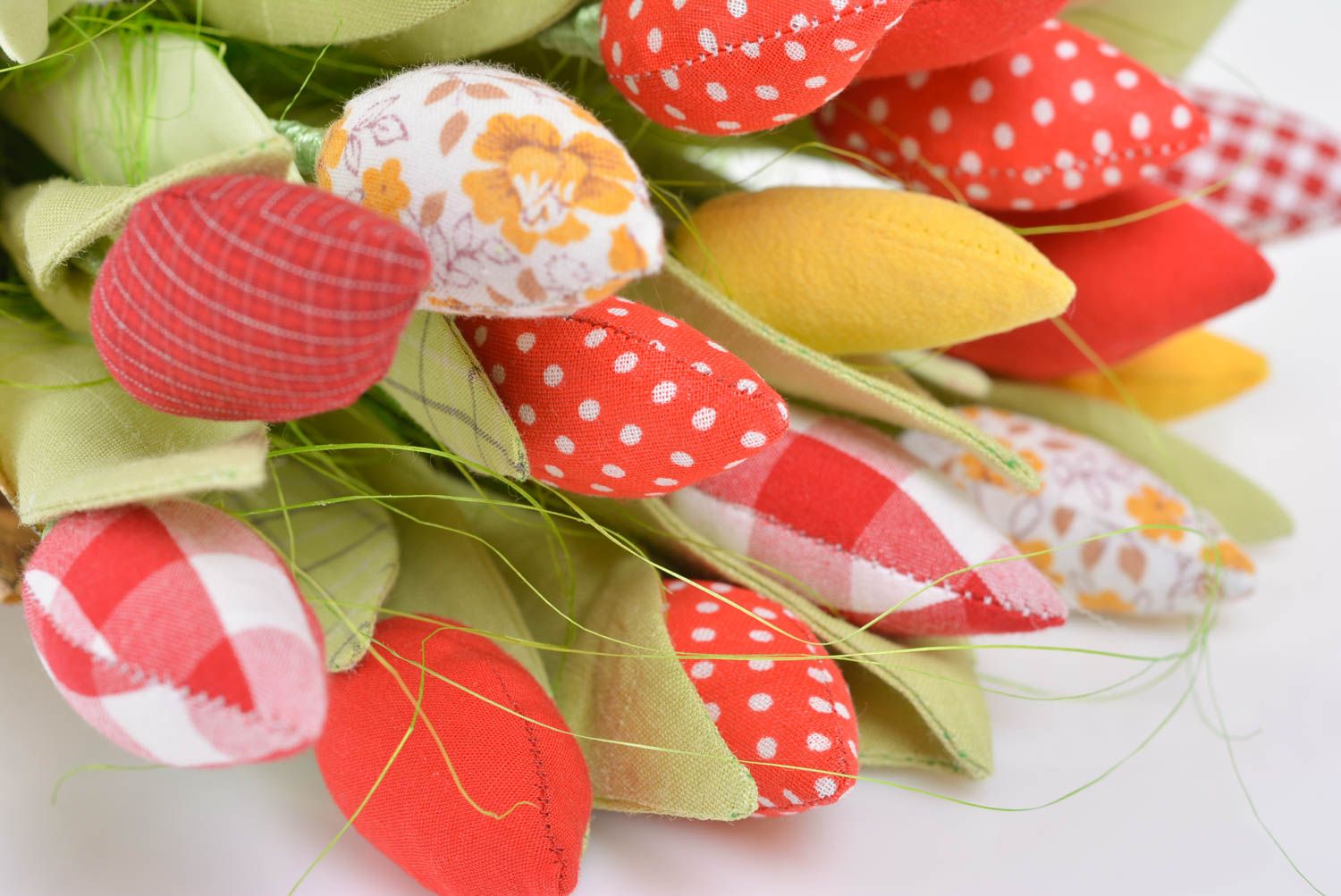 Букет тюльпанов из ткани цветные небольшие композиция для декора ручная работа фото 2