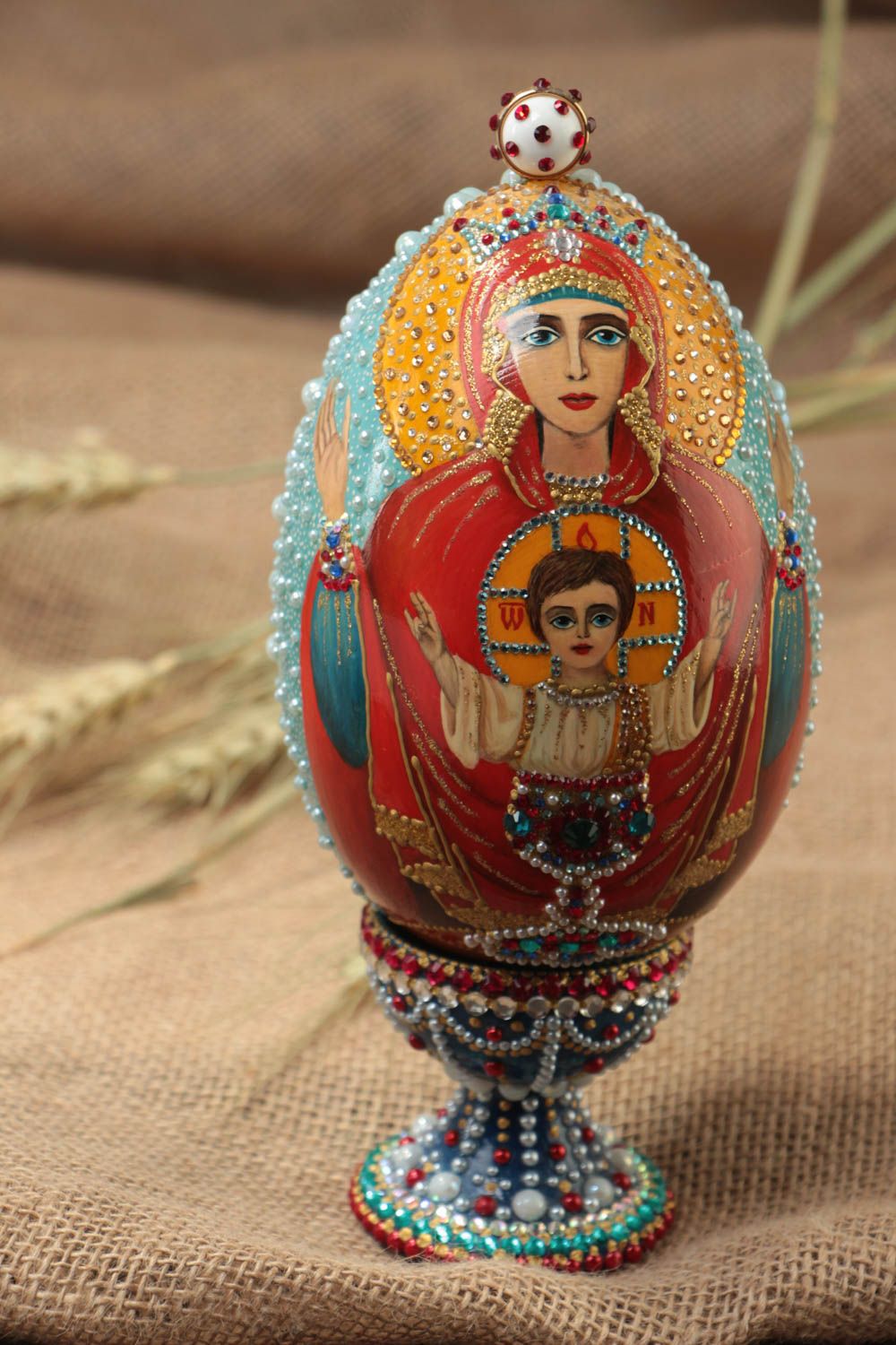 Oeuf peint en bois et perles de rocaille décoratif fait main icône religieuse photo 1