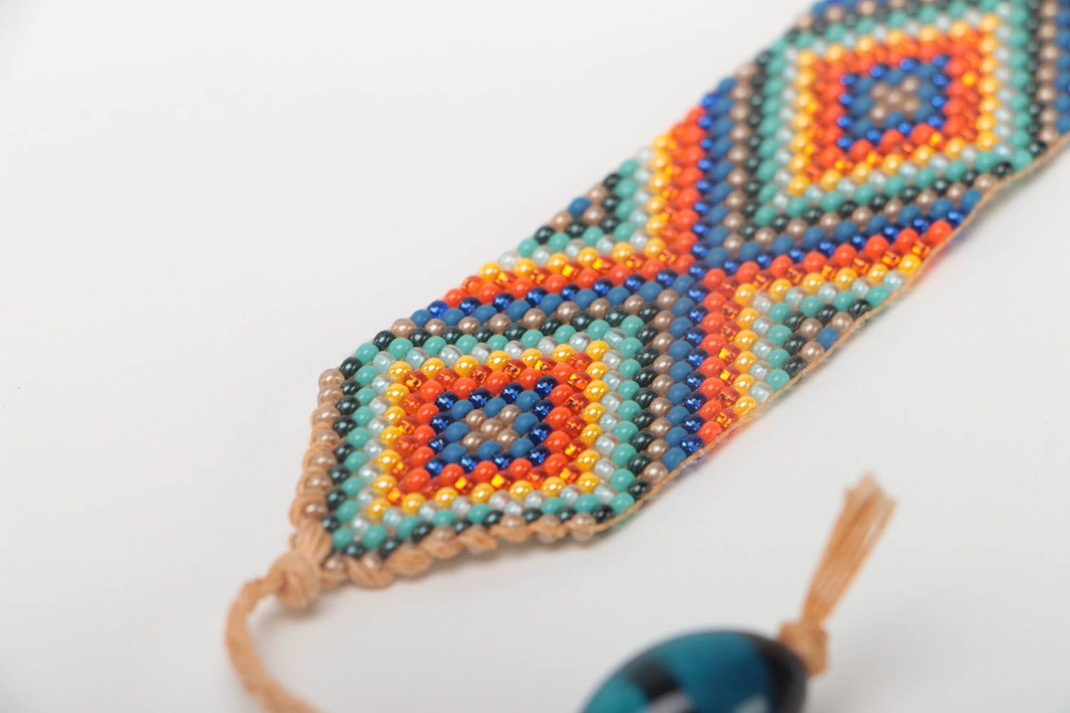 Bracelet en perles de rocaille multicolore fait main motif géométrique photo 2