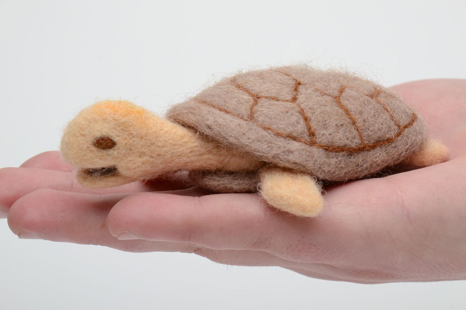 Handmade Stofftier Schildkröte aus Filzwolle foto 5