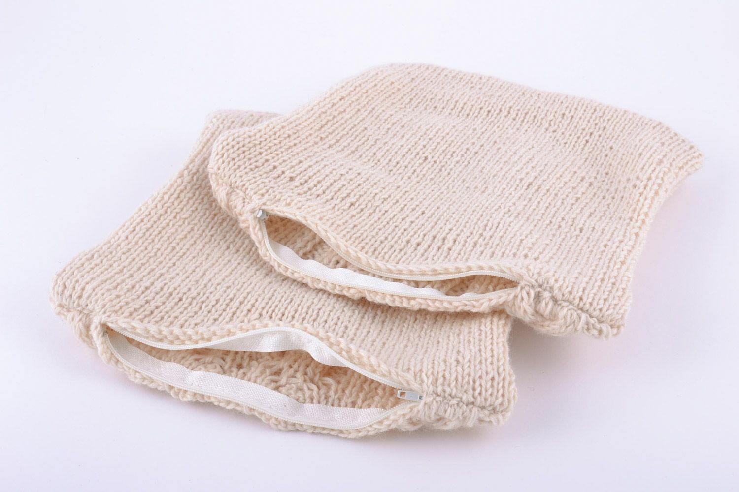 Deux housses de coussins tricotées en mi-laine beiges faites à la main photo 5