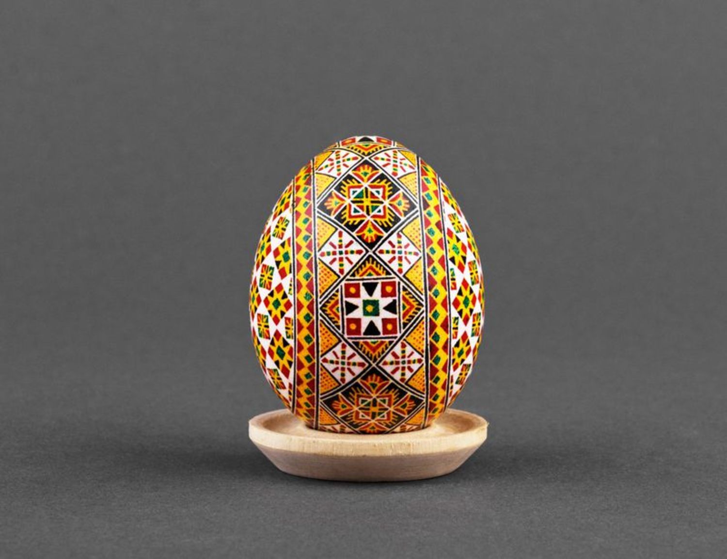 L'uovo decorativo fatto a mano l'uovo dipinto a mano l'uovo pasquale ucraino 
 foto 3