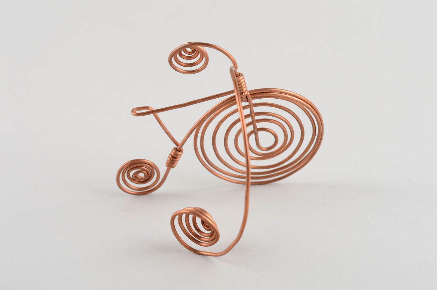 Figura decorativa de alambre de cobre original hecha a mano bicicleta  foto 3