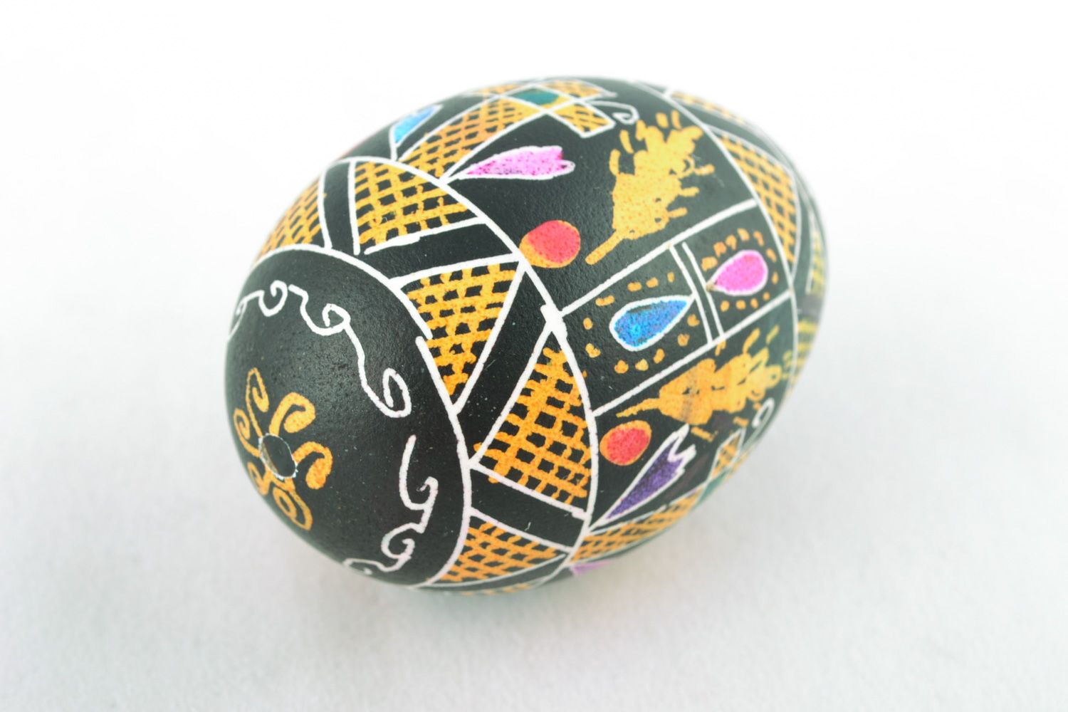 Huevo de Pascua pintado en técnica de cera foto 3