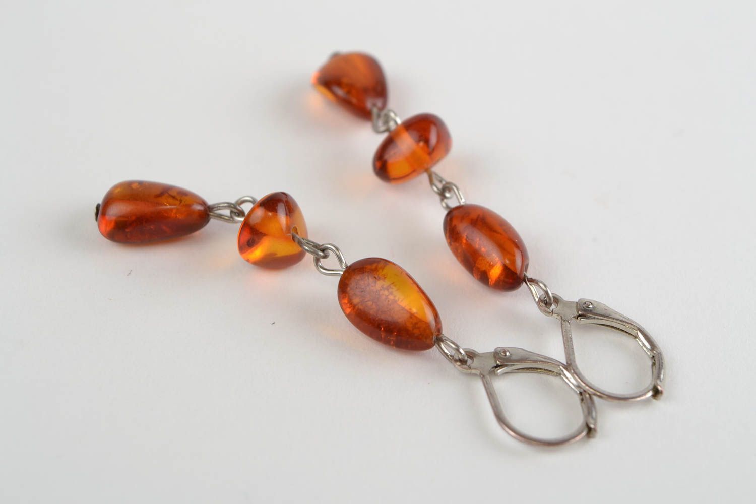 Boucles d'oreilles en verre tchèque de couleur ambrée faites main pendantes photo 3