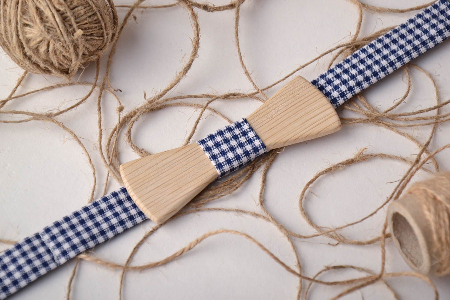 Wooden bow tie with checkered strap photo 1