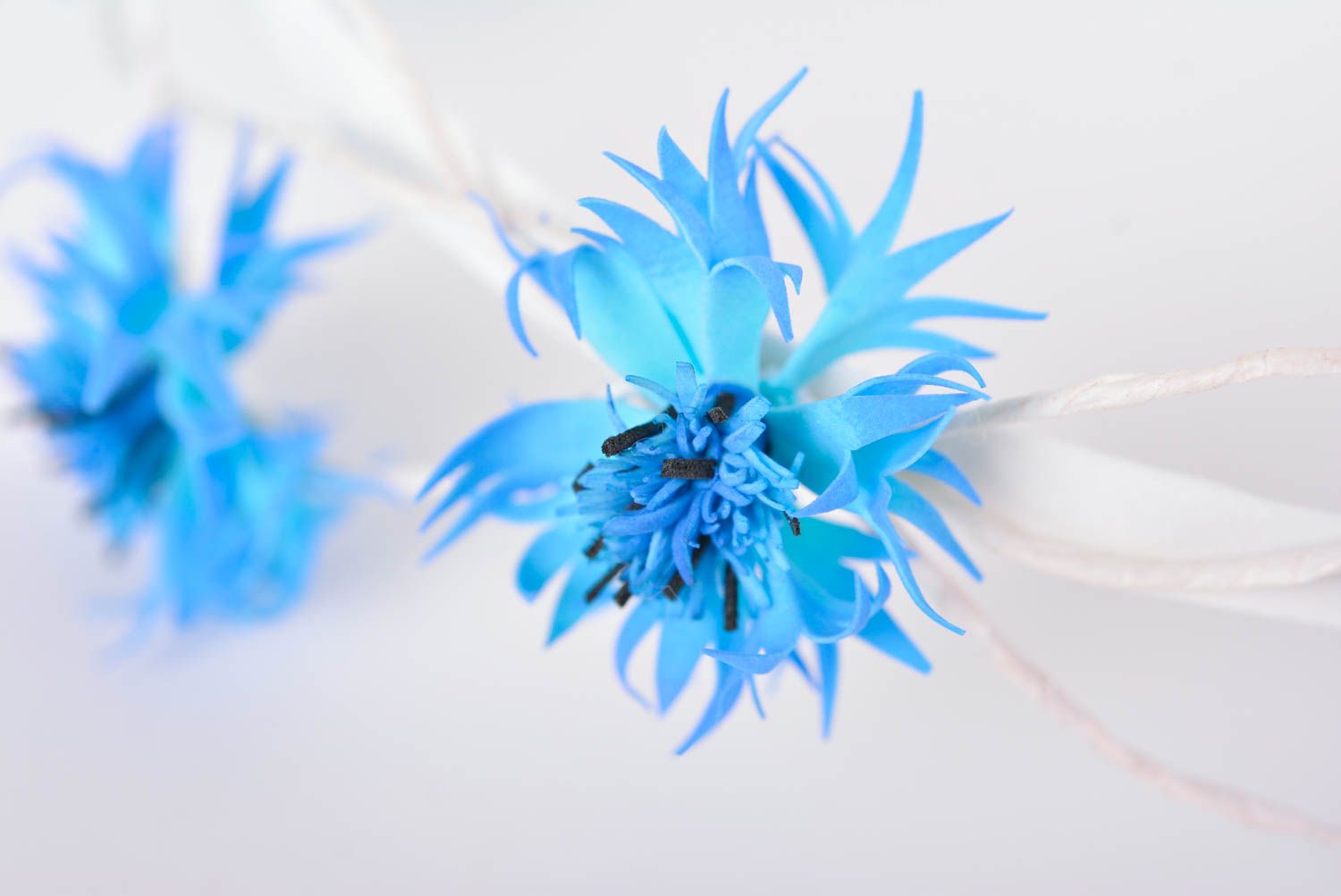 Serre-tête fleurs fait main Accessoire cheveux bleu-blanc Cadeau original photo 5